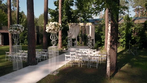 Wedding arch drone view - low, tracking, drone shot in 4K resolution 库存影片 169499121