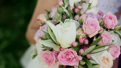 Wedding bouguet in slow motion Stock Footage 81987365