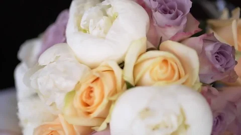 Wedding bouquet and rings on a black background 库存影片 80010986