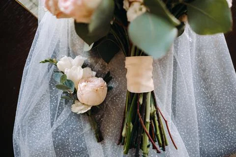 Wedding bouquet of roses lying on the surface. Wedding floristry 스톡 사진