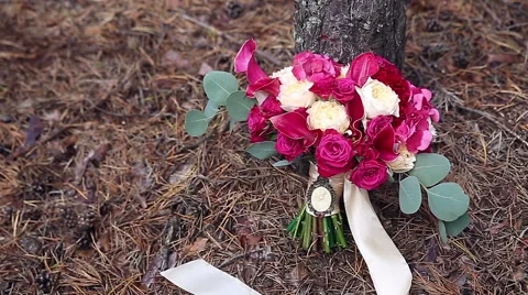 Wedding bouquet in slow motion 스톡 동영상 60980647