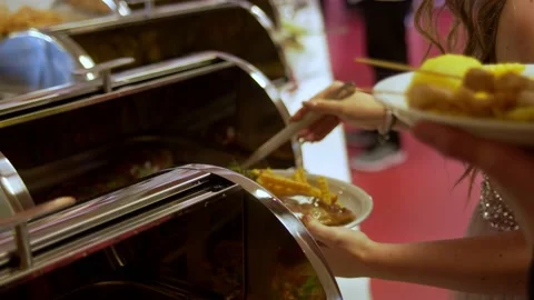 Wedding, buffet, guests take food. Vidéo 197865111