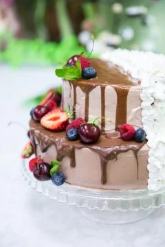 Wedding cake with berries Fotos Stock