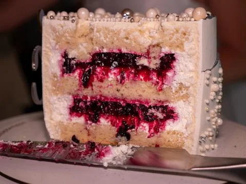 Wedding cake with blueberries, selective focus, close-up Foto stock