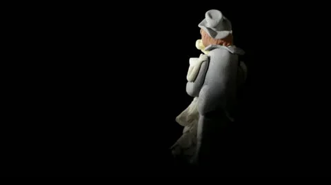 Wedding cake figurines rotating and kissing on black. Stock Footage 22029619