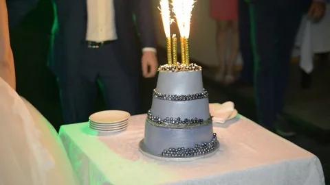 Wedding cake with fireworks 库存影片 71371369