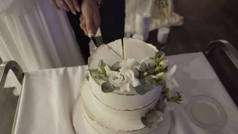 Wedding cake at a wedding, slow motion camera. Bride and groom preparing to cut Stock Footage 306148156