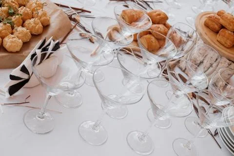 Wedding candy bar decoration setup with delicious cakes and sweets 库存照片