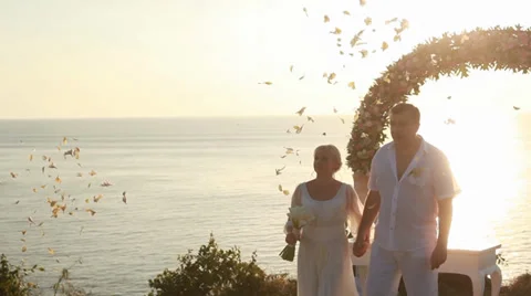 Wedding on a cliff in Bali Stock Footage 38320443