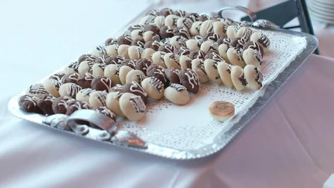 Wedding Cookie &amp; Dessert Table at Reception Vídeo Stock 112307151