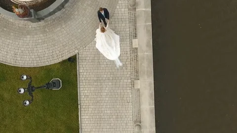 Wedding Couple Aerial View 库存影片 75776943