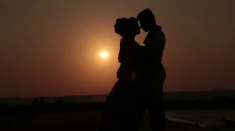 Wedding couple on beach 库存影片 20592120