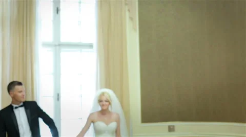 Wedding couple dancing their first wedding dance Stock Footage 58768392