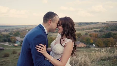 Wedding Couple Having Fun 库存影片 71065859