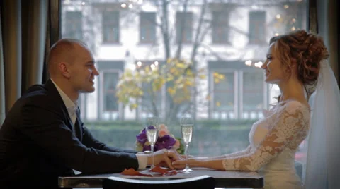 Wedding couple in a prestigious restaurant Stock Footage 33178437