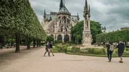 Wedding Couples Posing In Garden Near Notre-Dame De Paris Cathedral, Timelapse Stock Footage