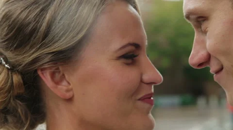 Wedding day Young Bride and Groom  Looking At Each Other With Love Vidéo 48148498