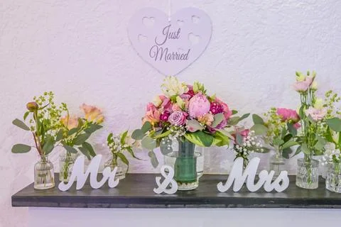 Wedding decor. Close up of a wedding table decoration with white and pink flo Stock Photos