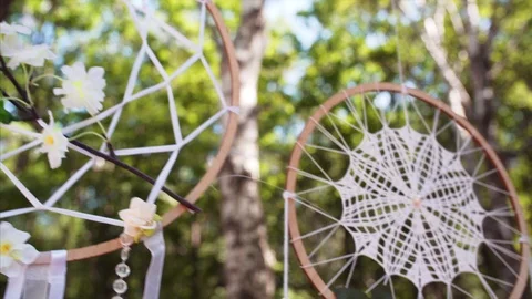 Wedding decorations in boho style: beautiful white dream catchers Vidéo 95743921