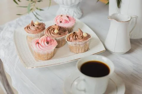 Wedding decorations zone - white table with bouquet and cupcakes Stock Photos