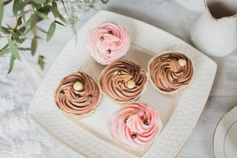 Wedding decorations zone - white table with bouquet and cupcakes Stock Photos