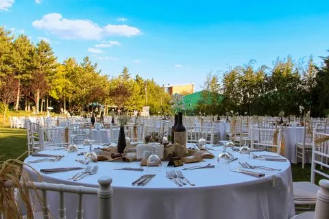 Wedding dining table decorations and candles Foto stock
