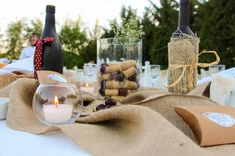 Wedding dining table decorations and candles Foto stock