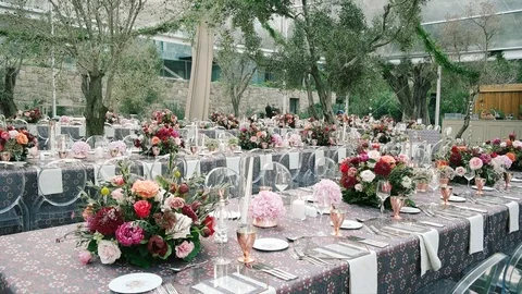 Wedding dining table. Rustic wedding. Rouquet of roses. Colorful flowers. Stock Footage 125280111