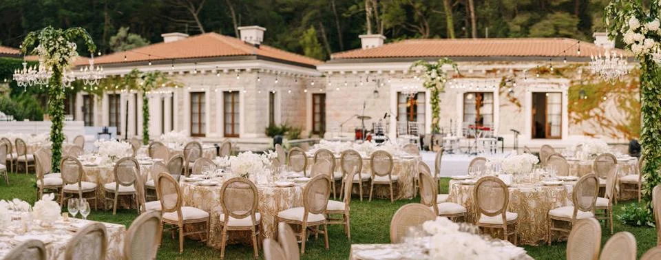 Wedding dinner table reception. Elegant tables for guests with cream table... 写真素材