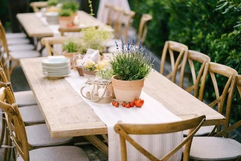 Wedding dinner table reception at sunset outside. Ancient rectangular wood... 스톡 사진