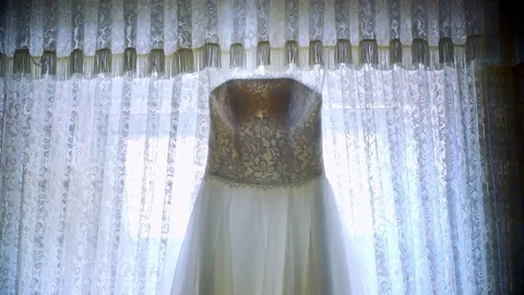Wedding dress hanging on the window Vidéo 79384162