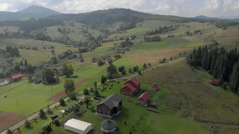 Wedding event in the green garden surrounded by vineyard. Vídeo Stock 126269490