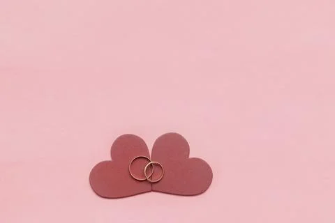 Wedding gold ring in gift box on pink background with copy space. Valentine's Stock Photos