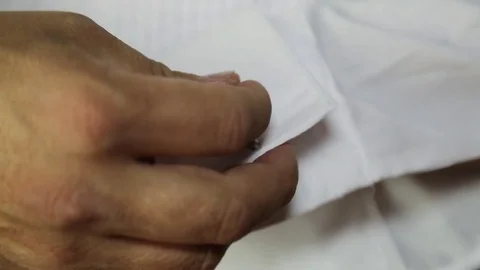 Wedding groom getting ready for wedding. Placing cuff links Vidéo 78523986