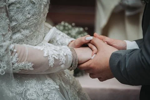 Wedding holding hands 스톡 사진