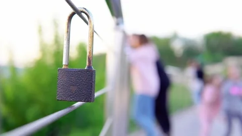 A wedding lock hangs on the railing. Monument on the wedding day 4K Video stock 199597176