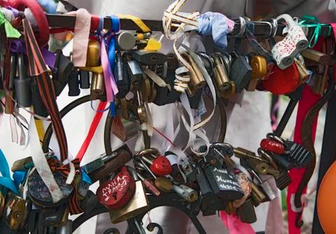 Wedding locks on the rail of a bridge Foto stock