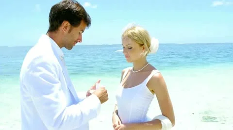 Wedding on a paradisiacal beach Stock Footage 14828057