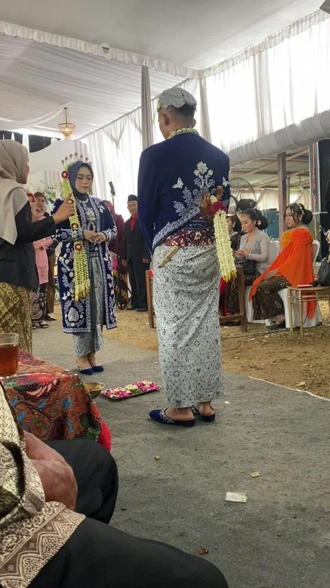 Wedding party with javanese customs Stock Footage 306474755