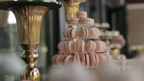 Wedding pastries on a mirror tray. Candy bar. Buffet with macaroons delicacies Stock Footage 196004760
