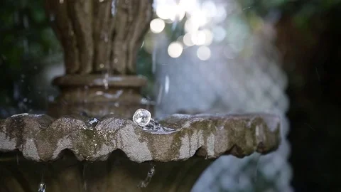Wedding ring on fountain Vidéo 78523972