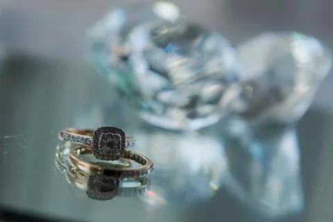 Wedding ring med flower and Perfume Stock Photos