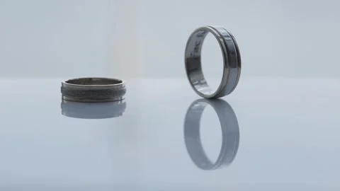 The wedding ring rotates around its axis Video stock 306148587