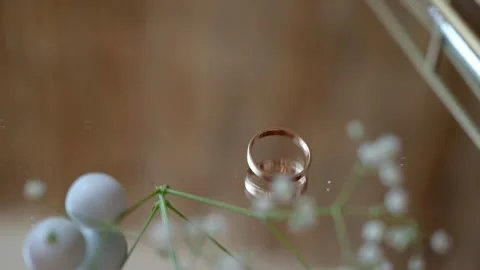 The wedding ring spins on a glass surface Video stock 264061400