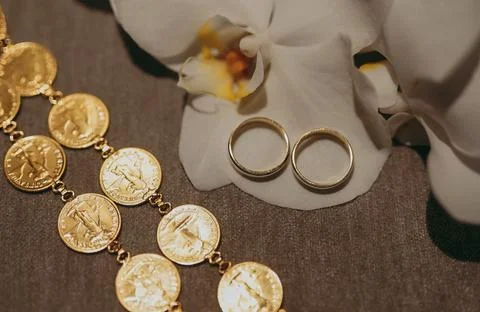 Wedding ring a symbol of unity 0000 Stock Photos