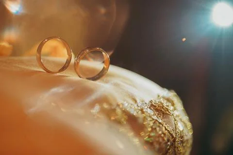 Wedding ring a symbol of unity 0000 Stock Photos