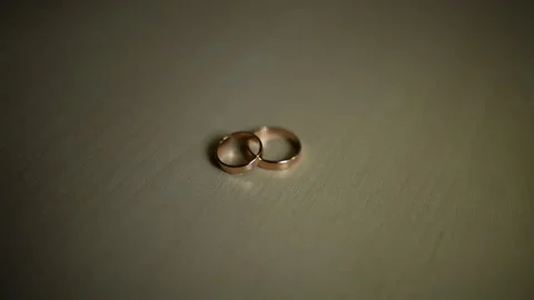 Wedding rings and light Video stock 137305316