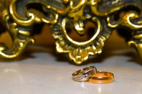 Wedding rings on a background of decorative elements of the wedding day Fotos Stock