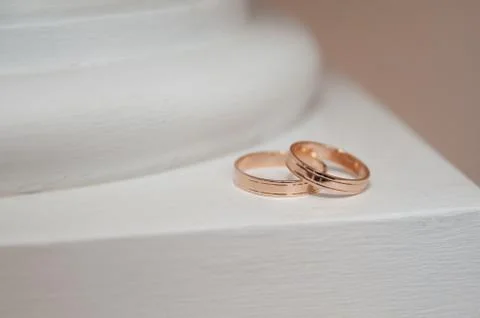 Wedding rings on a background of decorative elements of the wedding day Fotos Stock