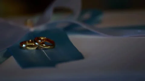 Wedding rings in a beam of light Stockbeeldmateriaal 12540521